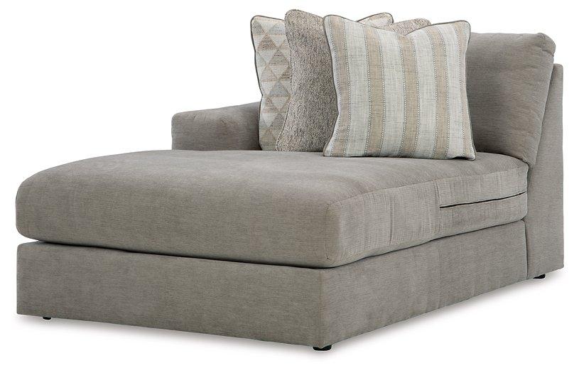 Avaliyah Sectional with Chaise